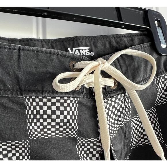 NWT Vans Boardshorts The Daily Size 38 - Picture 3 of 9